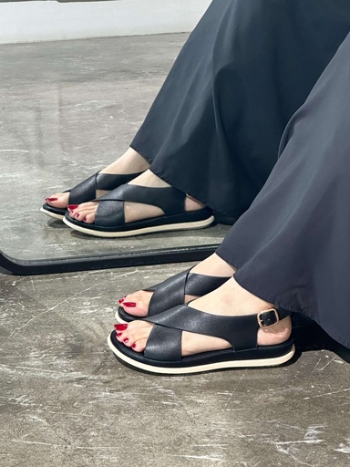 [D100-Black-36] D100 (Black, 36)